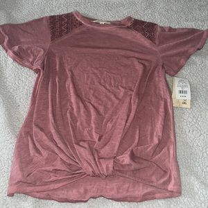 Rewind T-shirt. Color:Pink. Size: Small